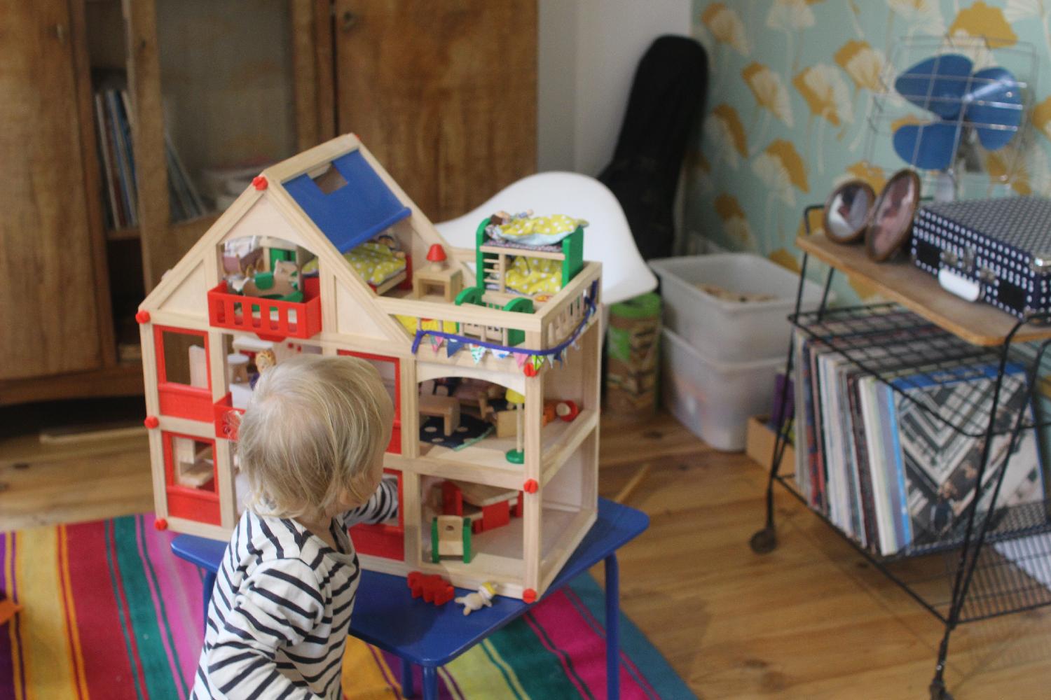 Habiller la maison de poupée