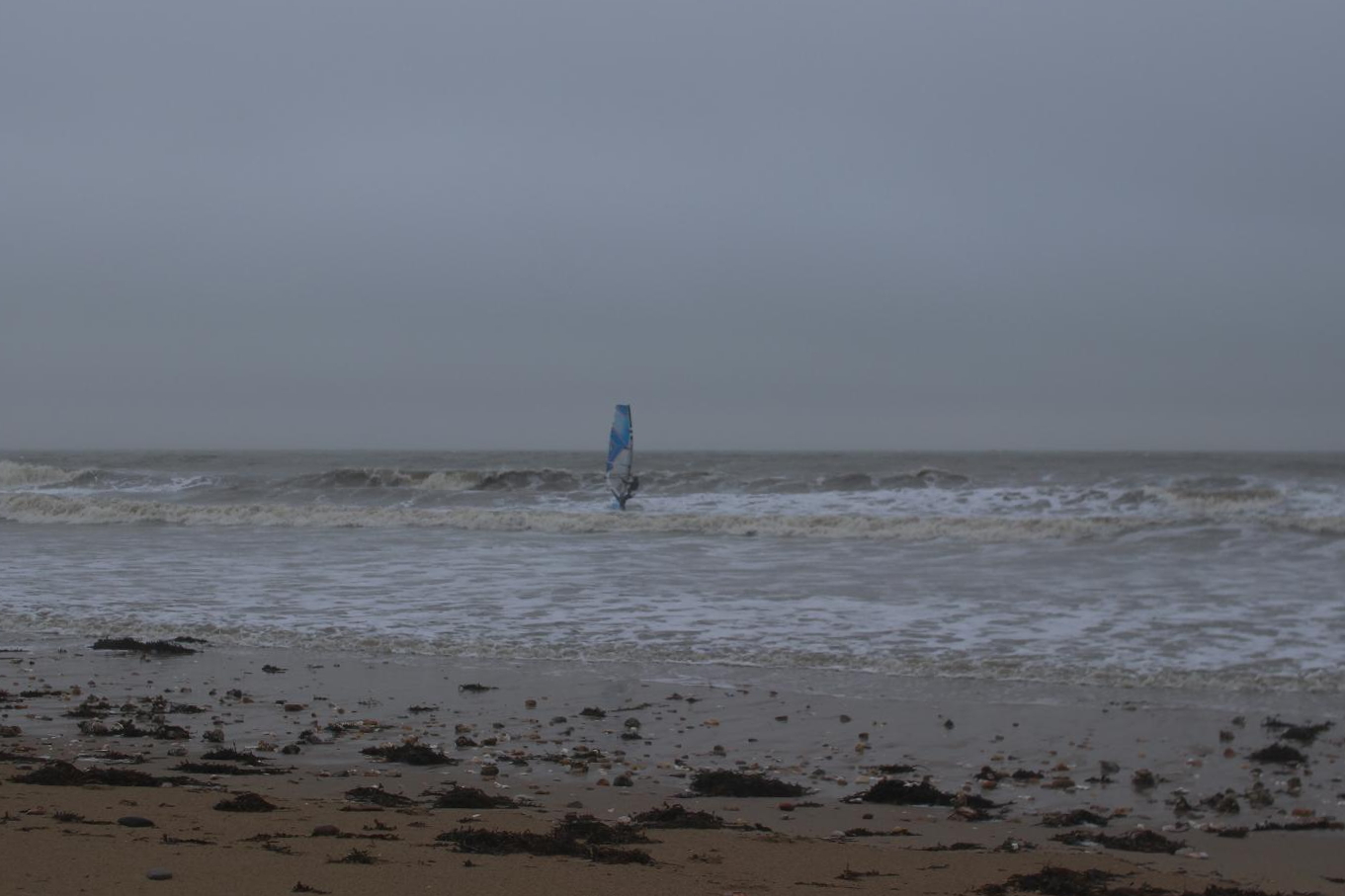 Grand-père et la planche à voile